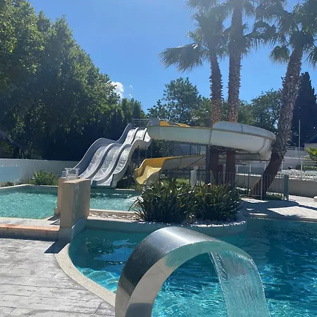 Mobil-home 3 Etoiles 6 Couchages Climatise Avec Piscine Chauffee Kamp alanı