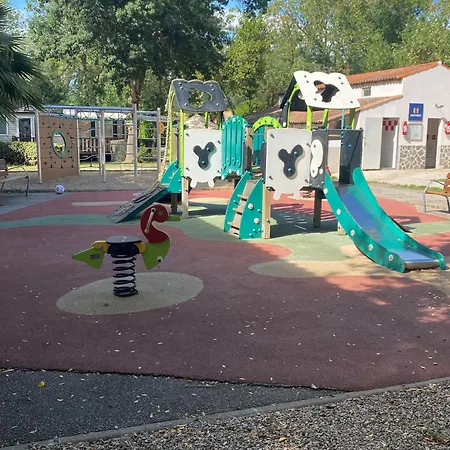 Mobil-home 3 Etoiles 6 Couchages Climatise Avec Piscine Chauffee アグド