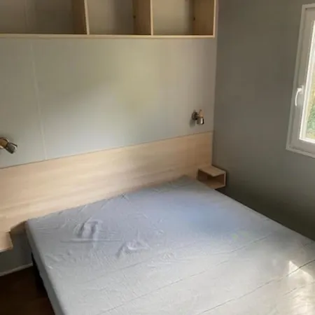 Mobil-home 3 Etoiles 6 Couchages Climatise Avec Piscine Chauffee Kamp alanı