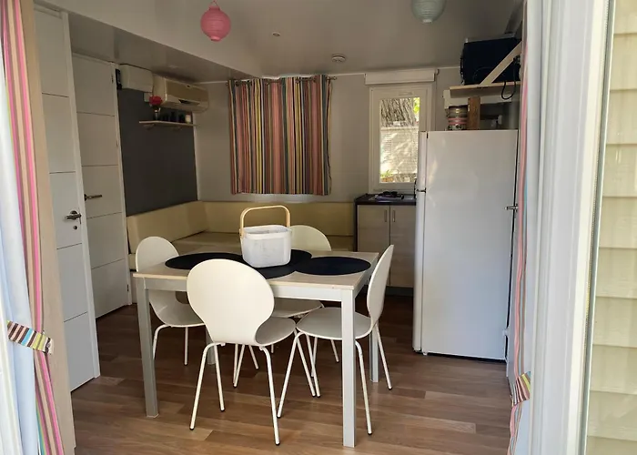Mobil-home 3 Etoiles 6 Couchages Climatise Avec Piscine Chauffee キャンプ場 *