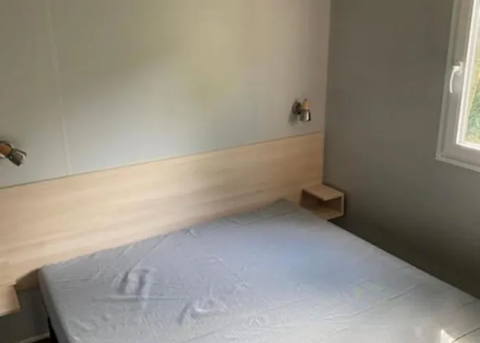 Mobil-home 3 Etoiles 6 Couchages Climatise Avec Piscine Chauffee キャンプ場